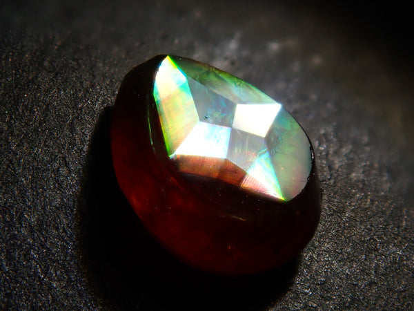 鈣鐵榴石石榴石（俗稱彩虹石榴石）0.899ct
