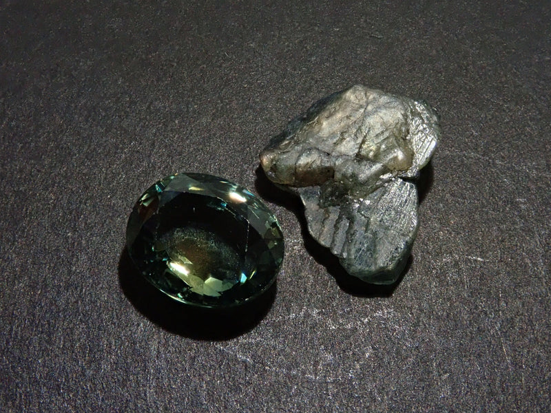 綠色藍寶石原石 1.517 克拉，原石 2.111 克拉套裝