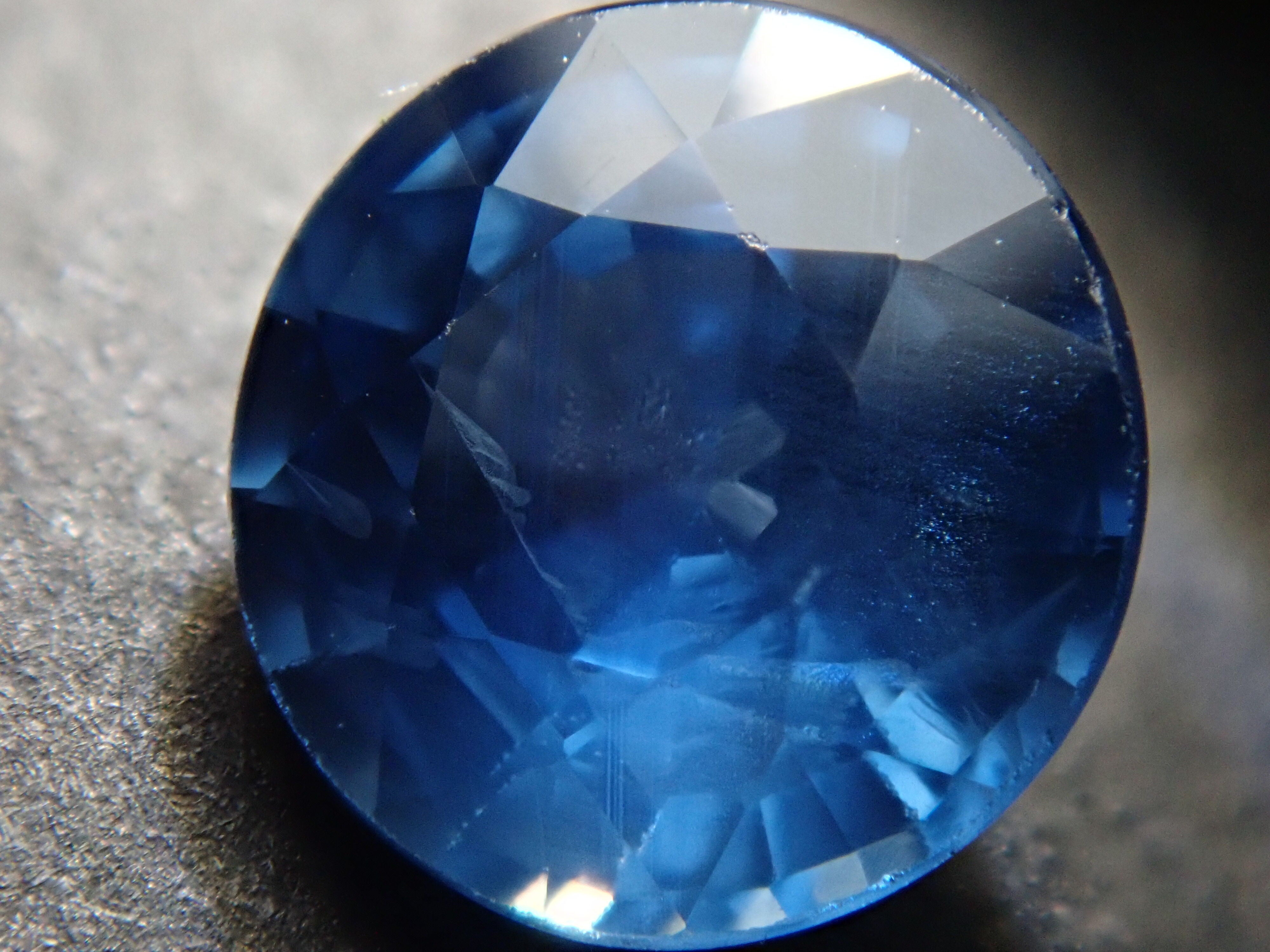 藍色藍寶石 0.706 克拉裸石