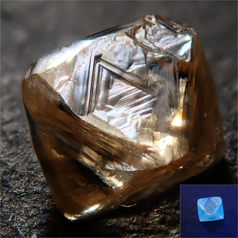 鑽石原石（可鋸切）0.218 克拉 三角形原石