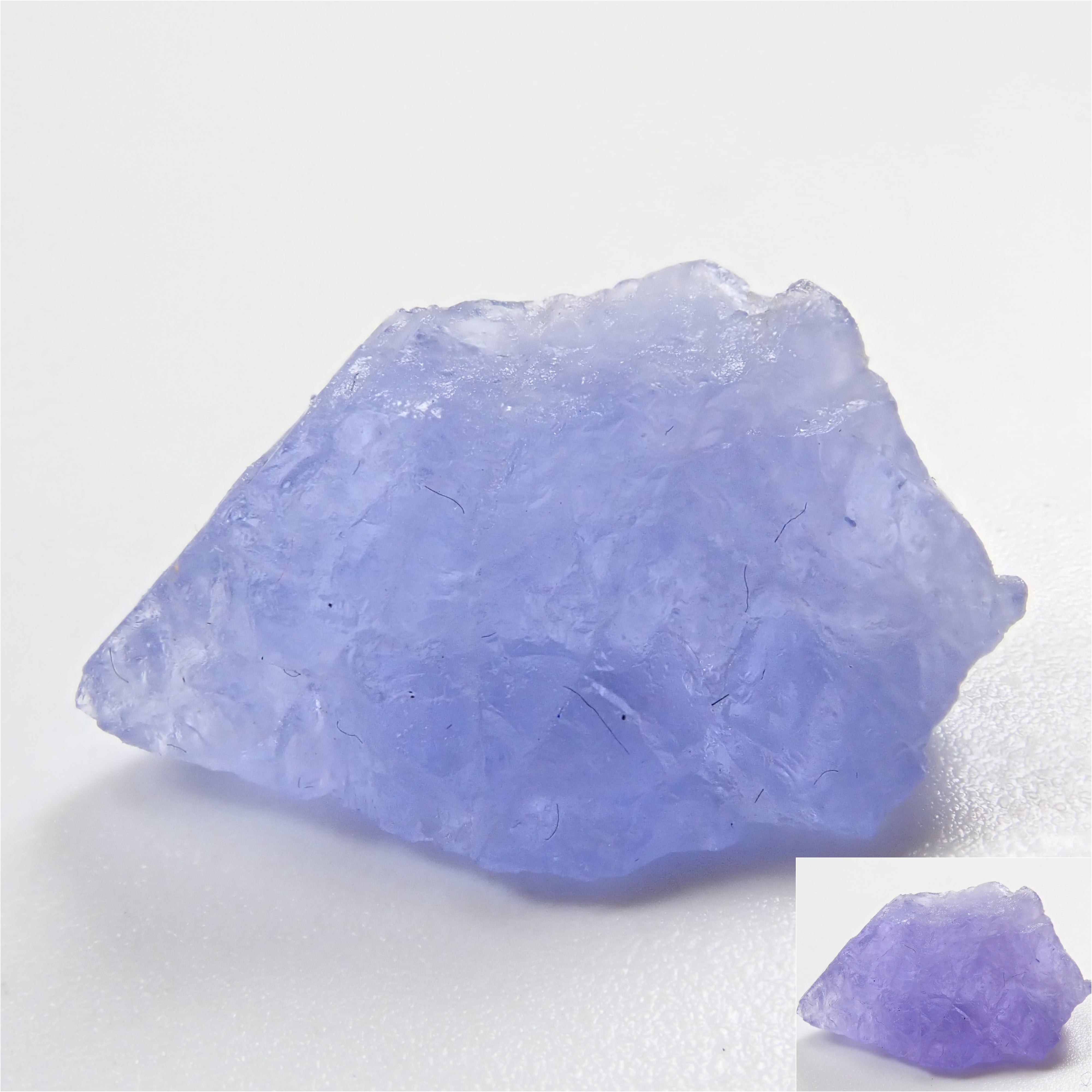 Hackmanite 5.330ct rough stone