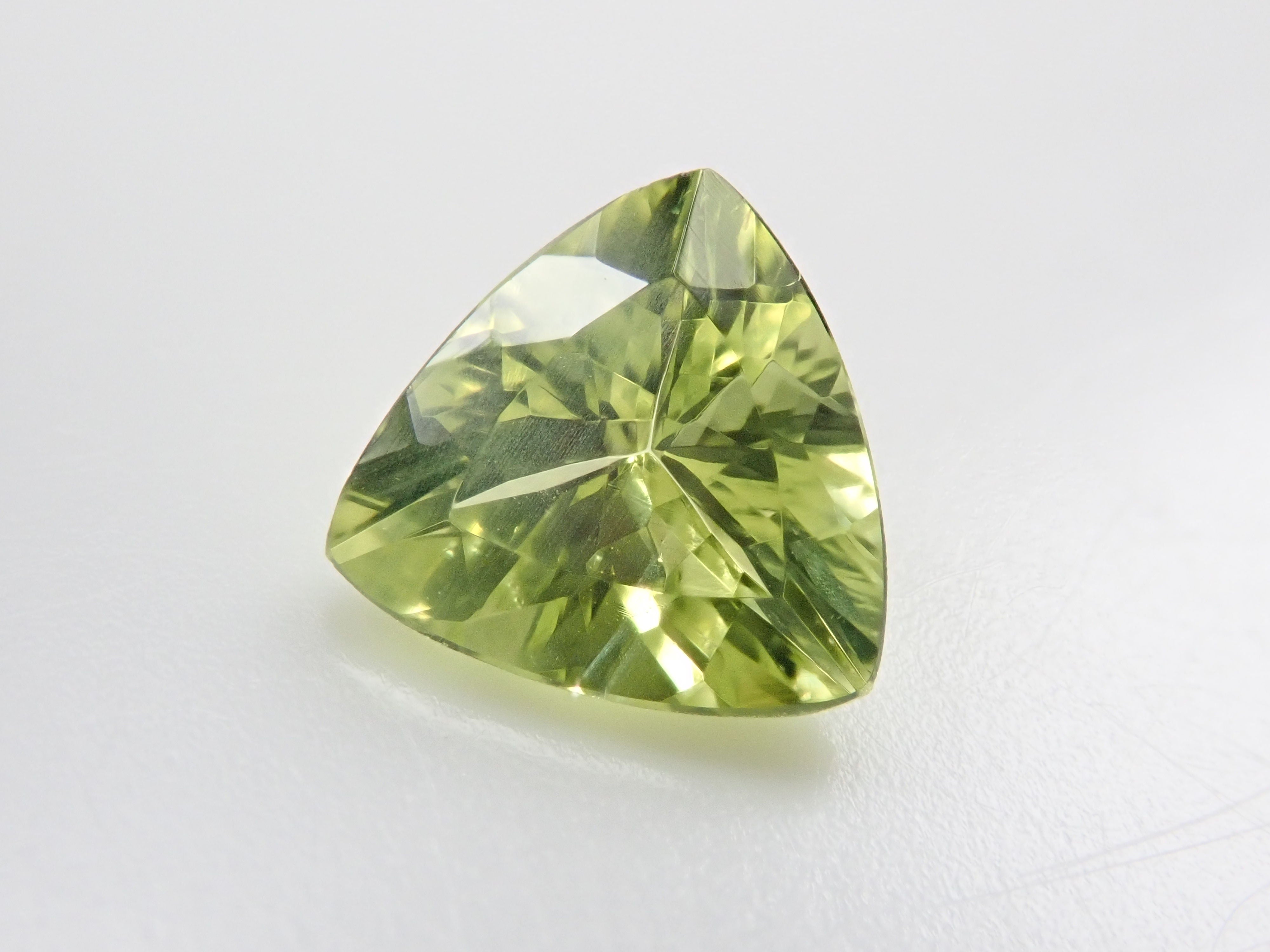 Parrot chrysoberyl 0.767ct loose