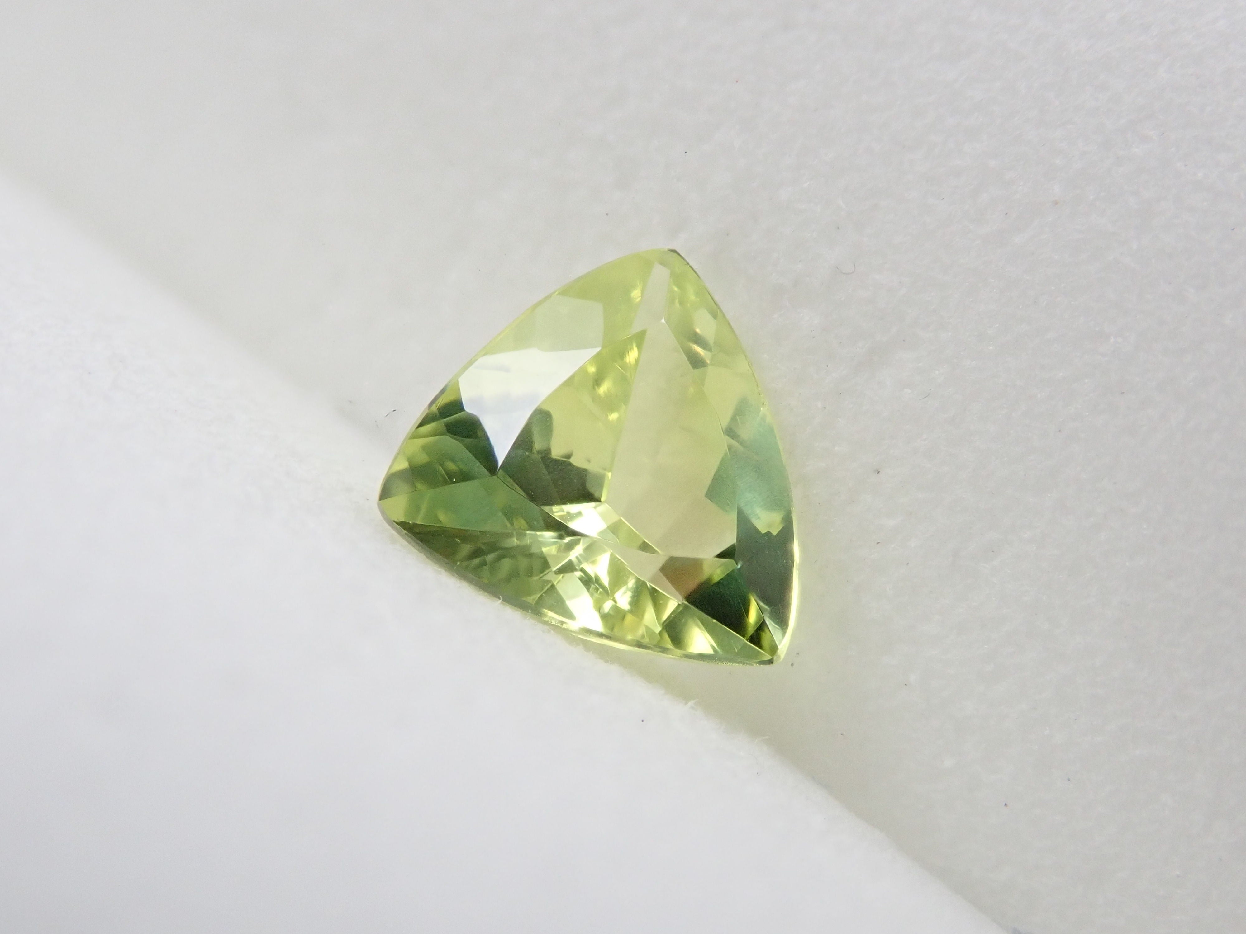 Parrot chrysoberyl 0.752ct loose