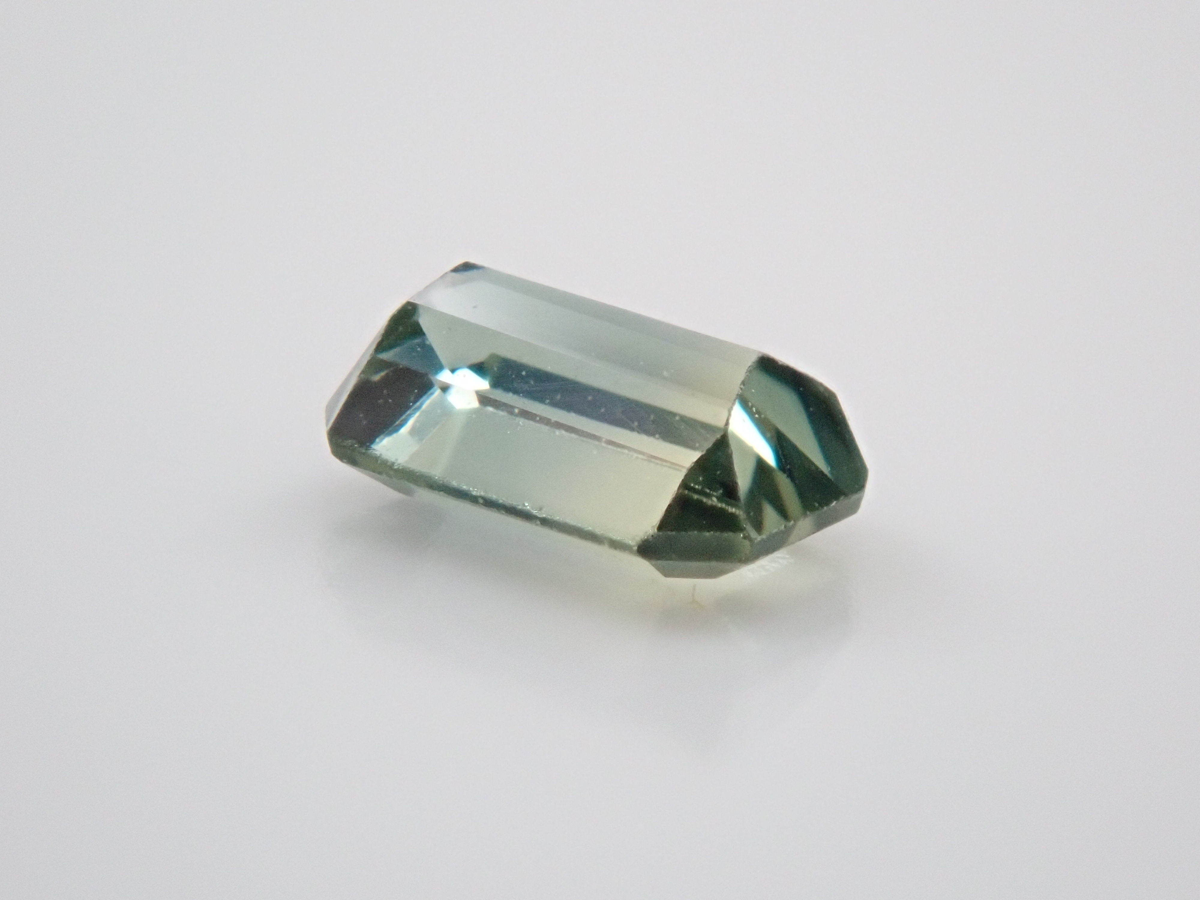 Bicolor sapphire 0.248ct loose