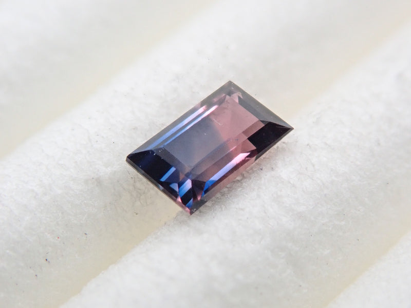 Bicolor sapphire 0.147ct loose