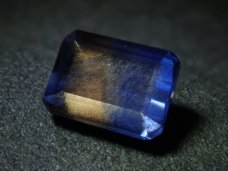 雙色藍寶石 0.484 克拉裸石