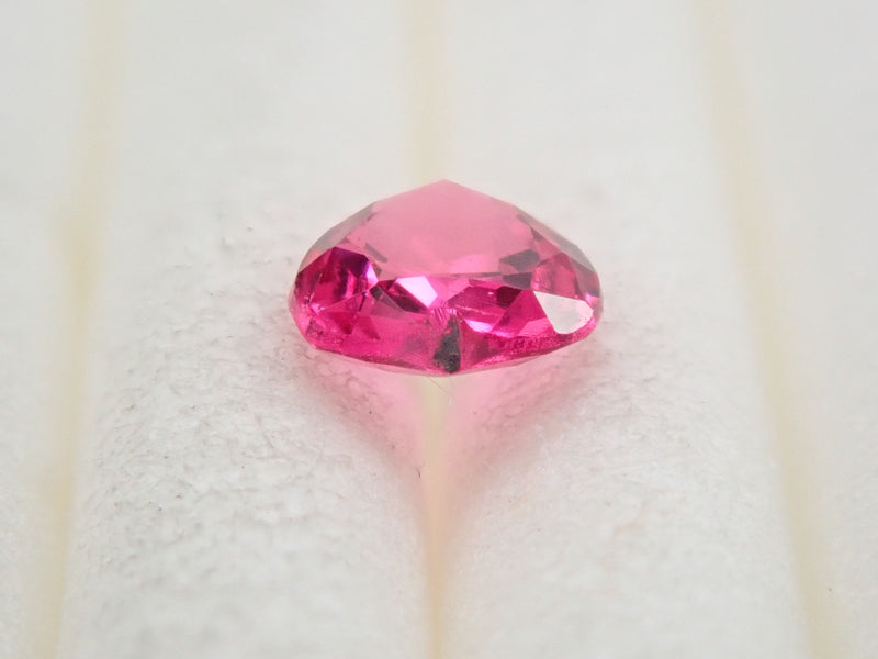 鮮粉紅色尖晶石 0.180 克拉裸石