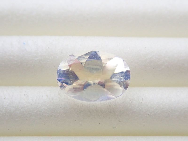 安山石拉長石（俗稱藍月光石）0.67 克拉裸石