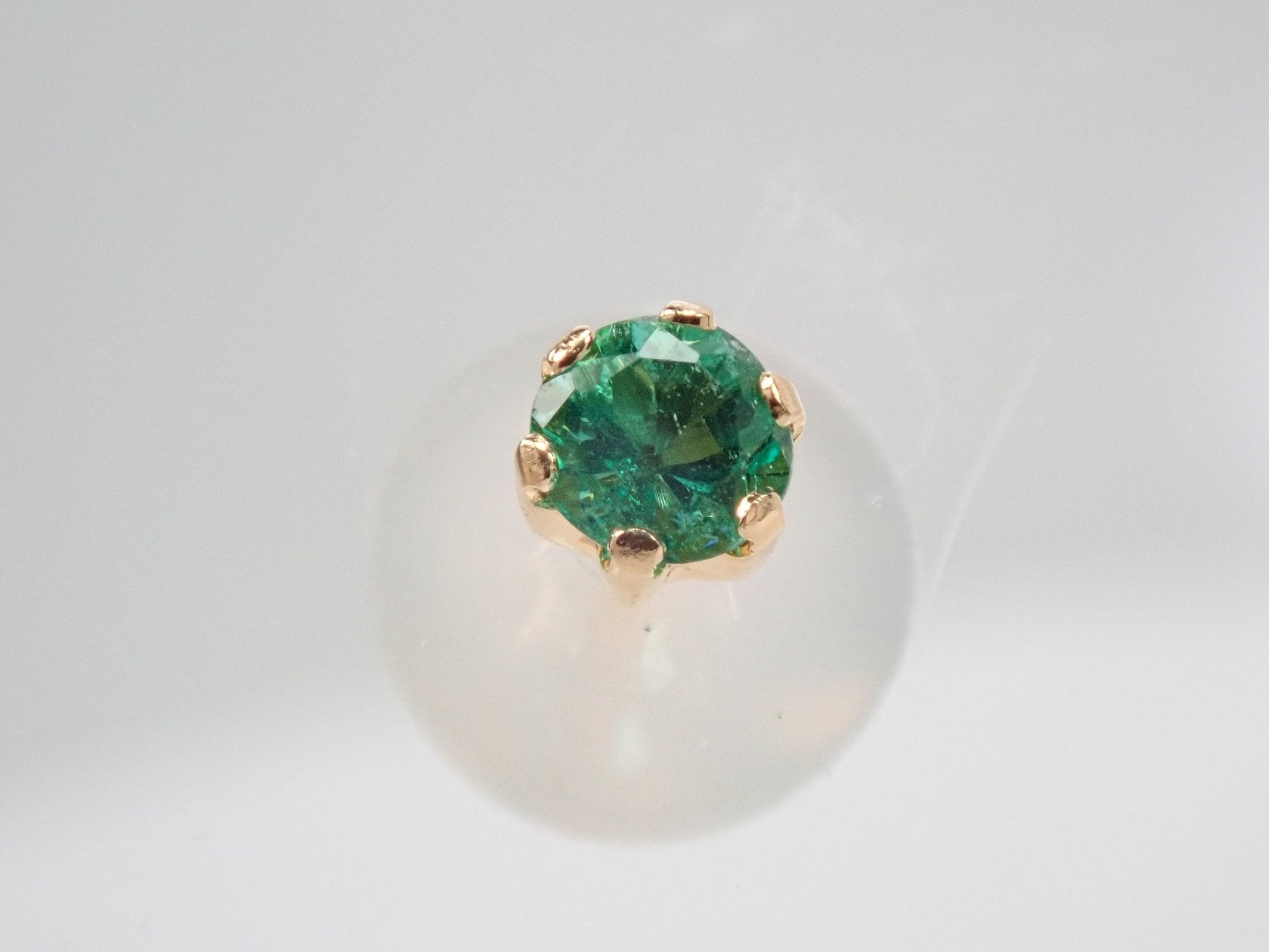 K18エメラルド0.05ct / 0.05ct ピアス - KARATZ STORE｜カラッツSTORE