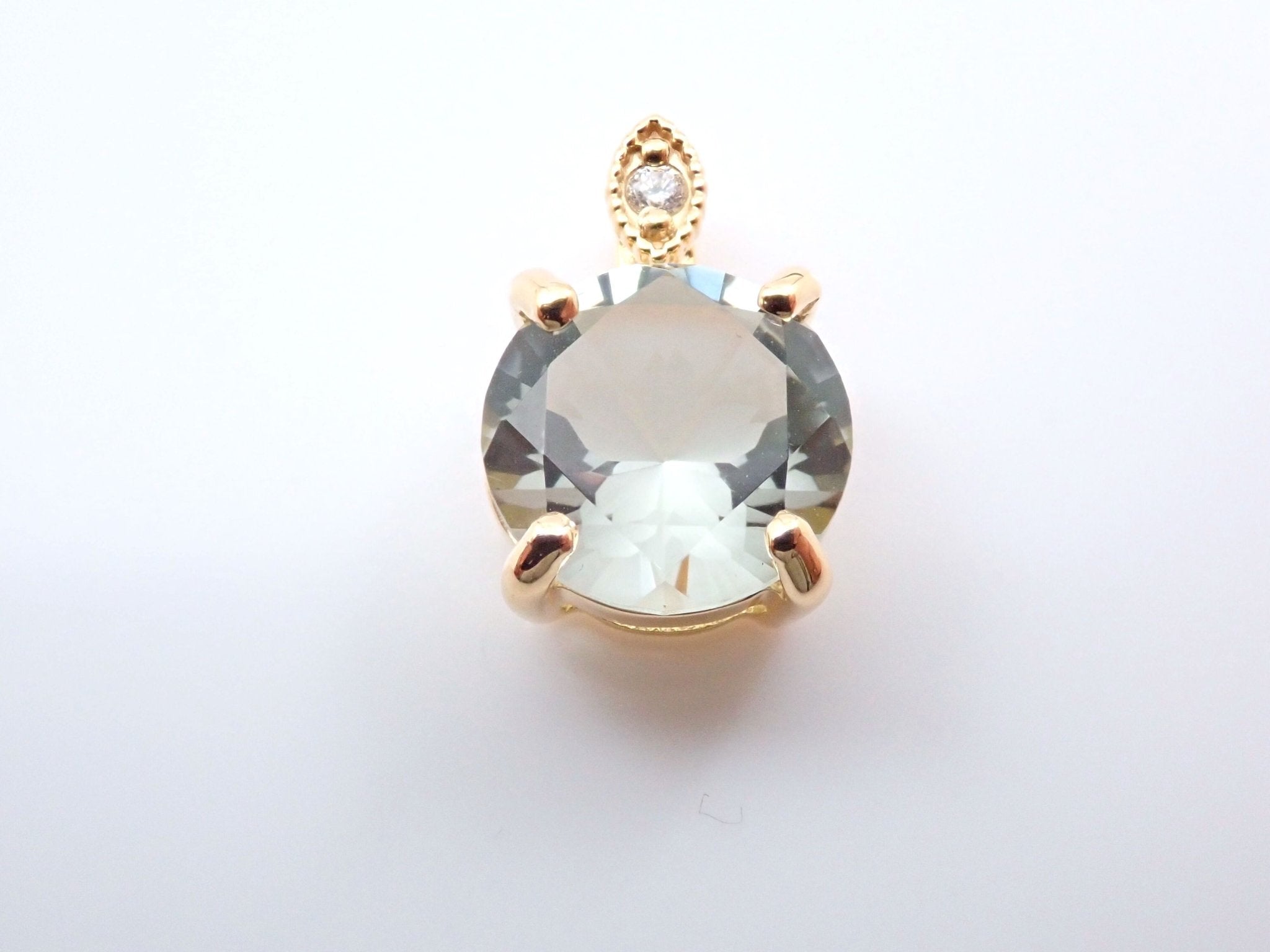 K18グリーンアメジスト1.50ct ペンダント（さくらインカット） - KARATZ STORE｜カラッツSTORE