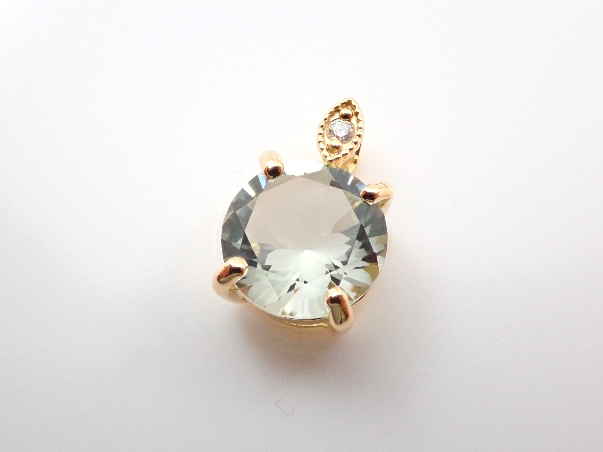 K18グリーンアメジスト1.50ct ペンダント（さくらインカット） - KARATZ STORE｜カラッツSTORE