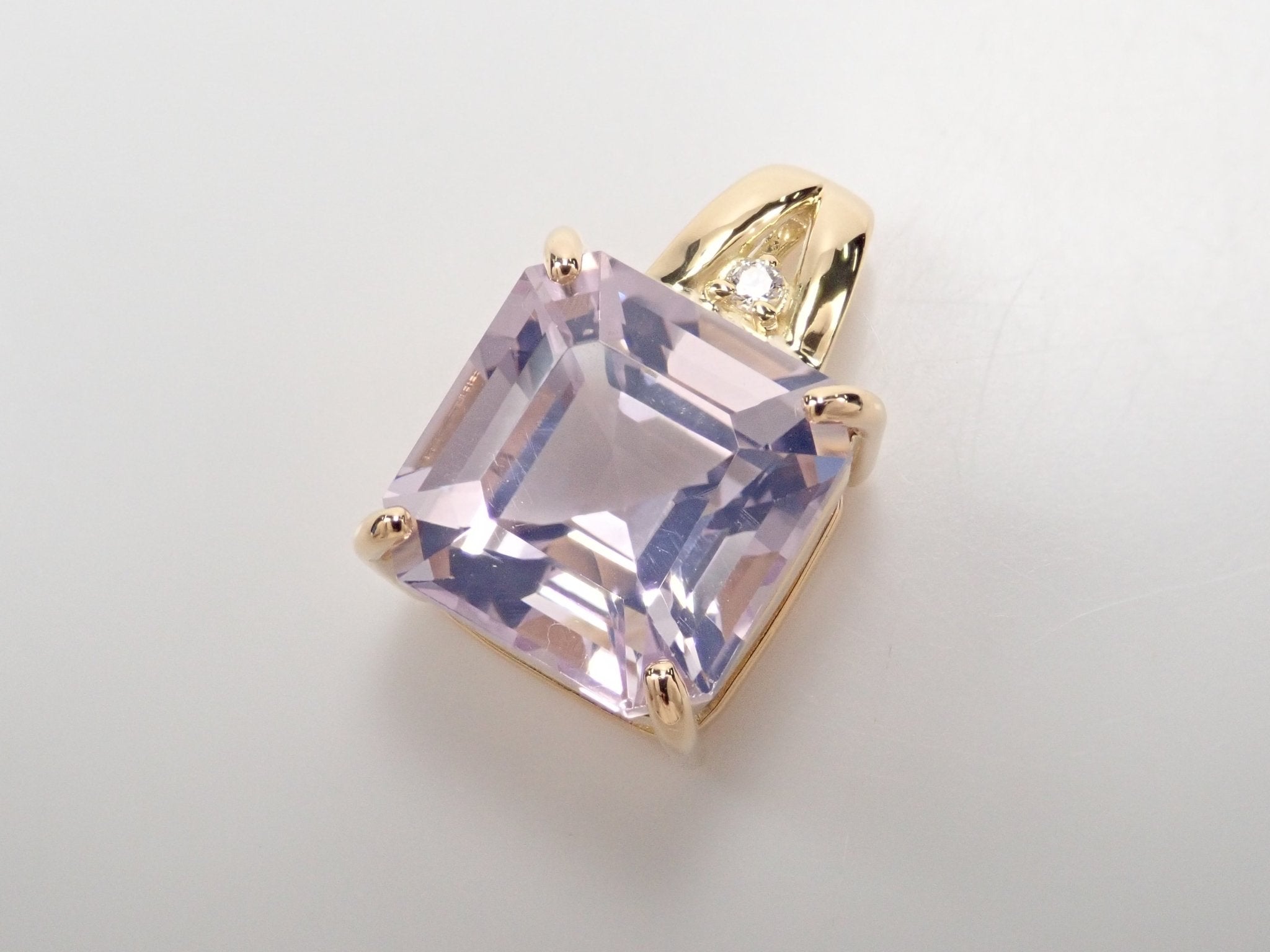 K18ラベンダークォーツ（スコロライト）4.00ct ペンダントトップ - KARATZ STORE｜カラッツSTORE