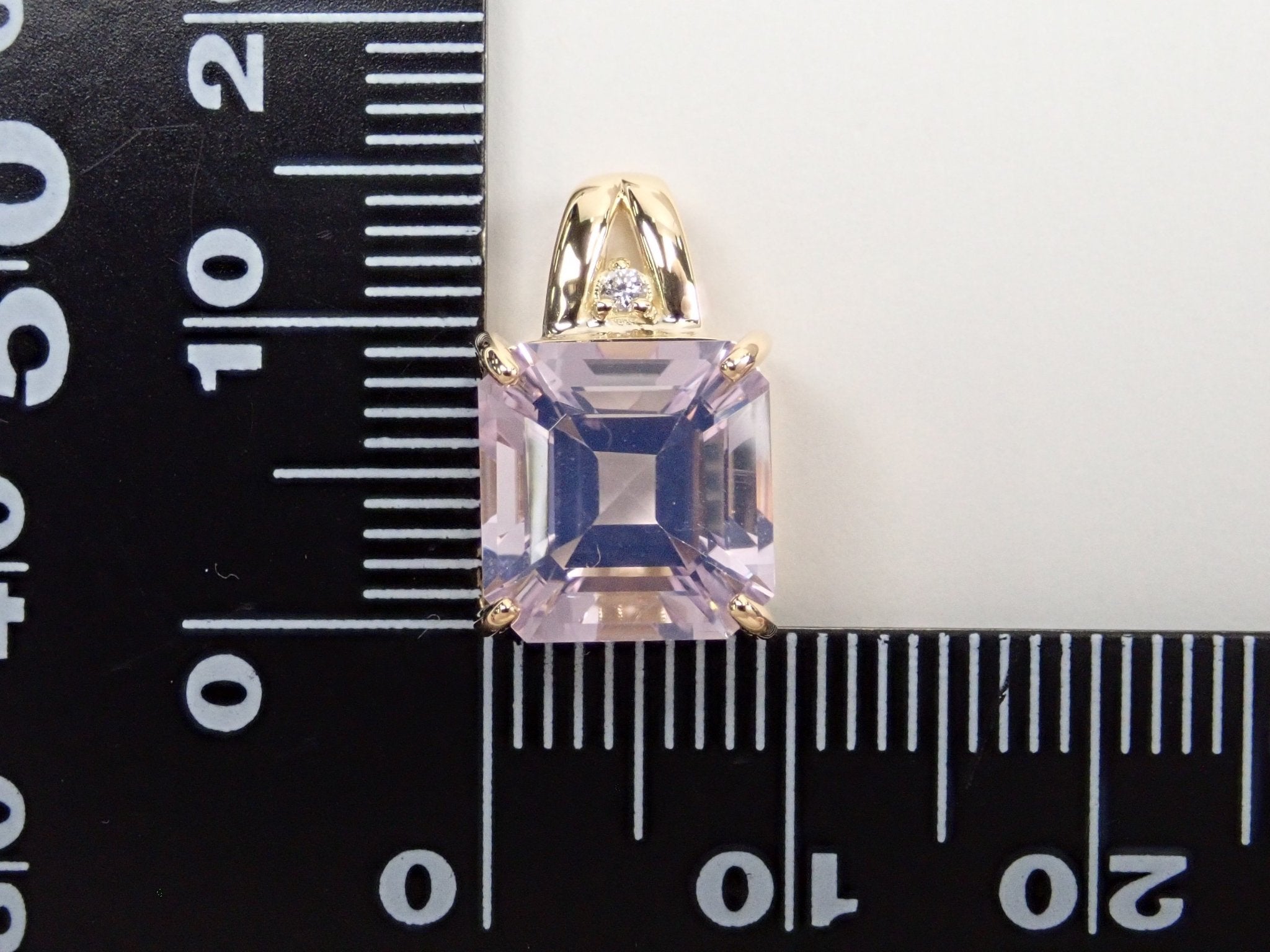 K18ラベンダークォーツ（スコロライト）4.00ct ペンダントトップ - KARATZ STORE｜カラッツSTORE