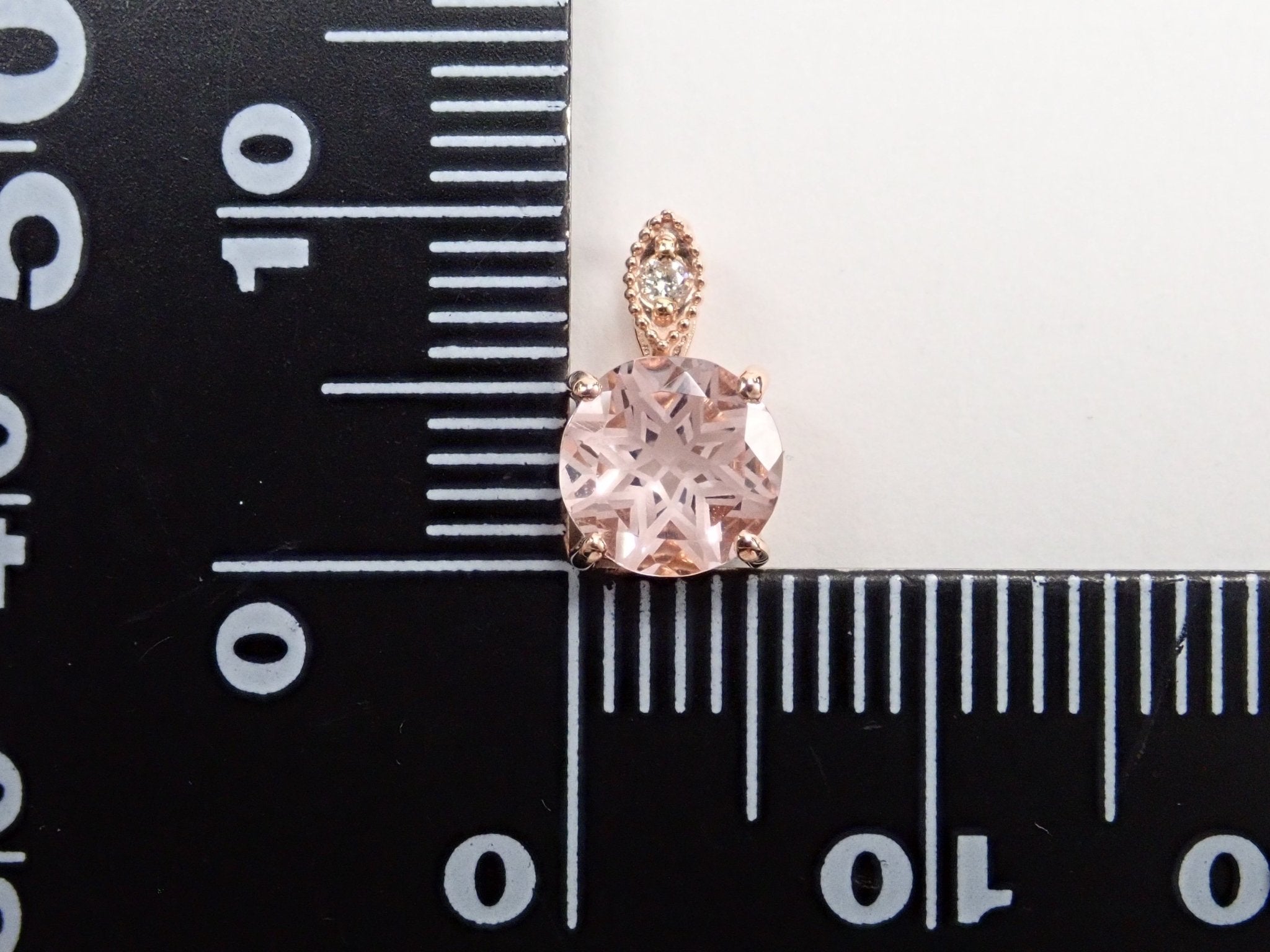 K18PGモルガナイト0.70ct ペンダントトップ（ダンデライオンカット） - KARATZ STORE｜カラッツSTORE