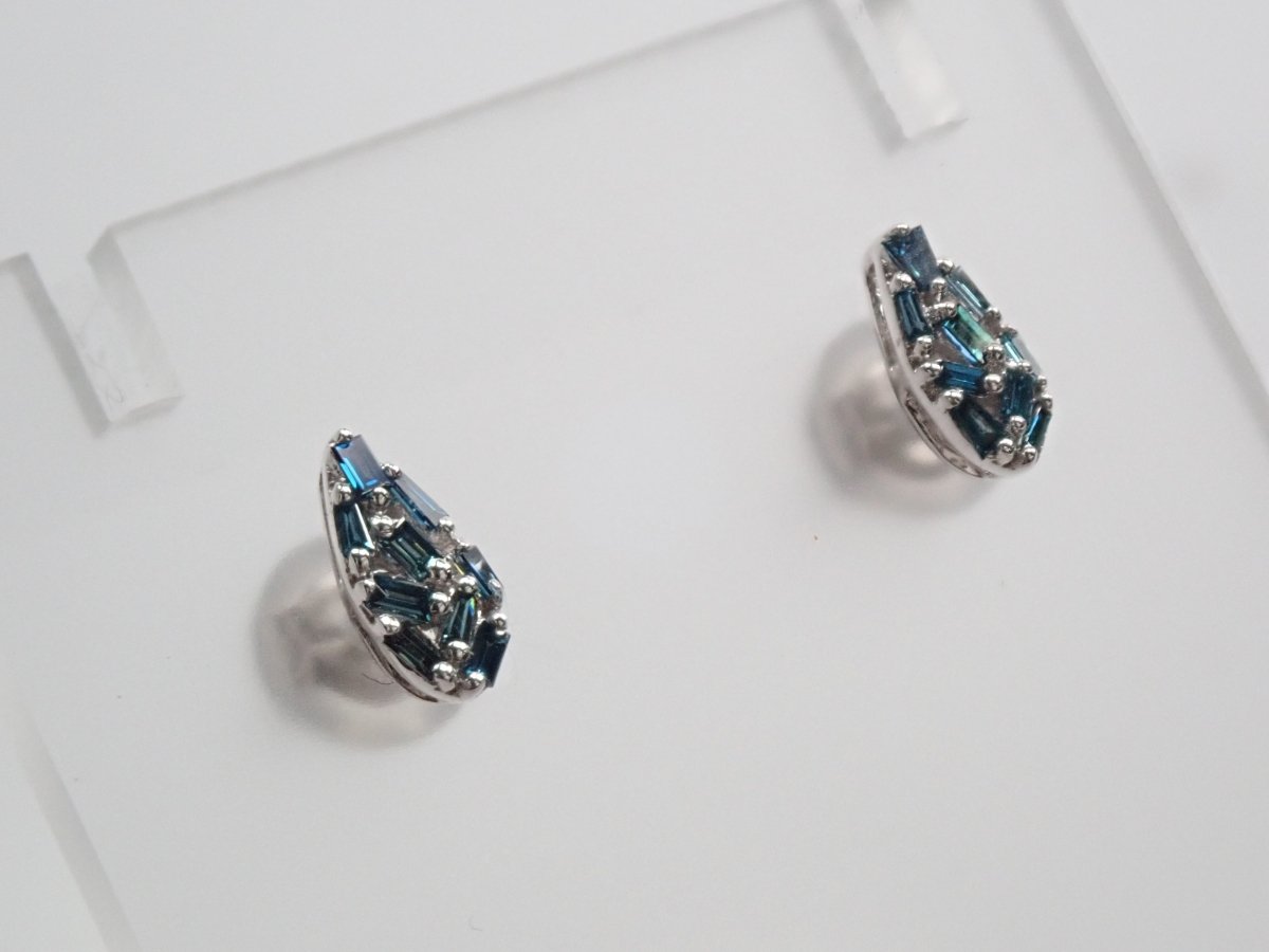 【カラフリ】K18WGブルーダイヤモンド（トリートメント）0.11ct ピアス - カラッツSTORE