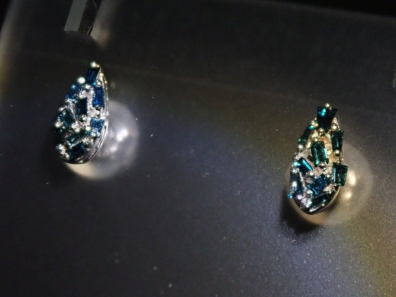 【カラフリ】K18WGブルーダイヤモンド（トリートメント）0.11ct ピアス - カラッツSTORE