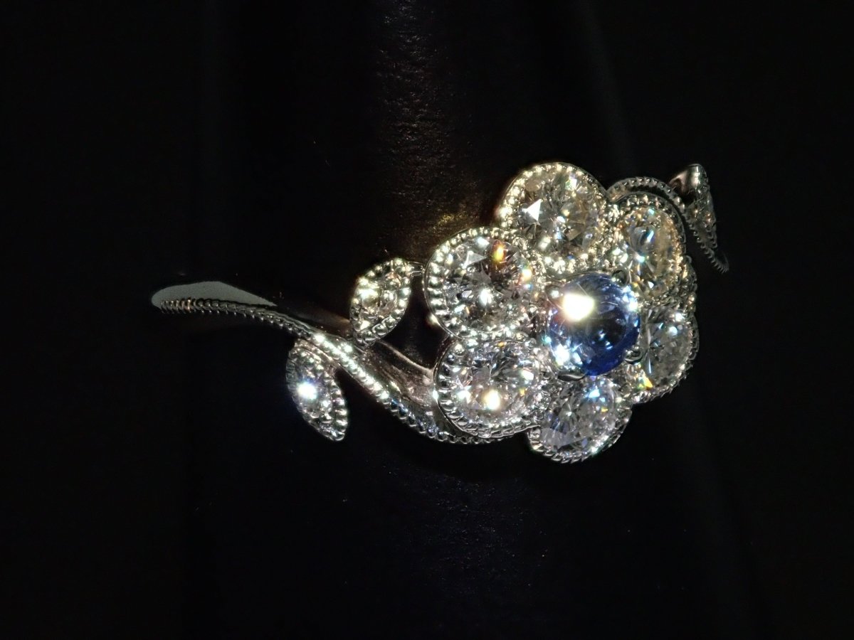 【カラフリ】K18WGベニトアイト0.136ct リング - カラッツSTORE