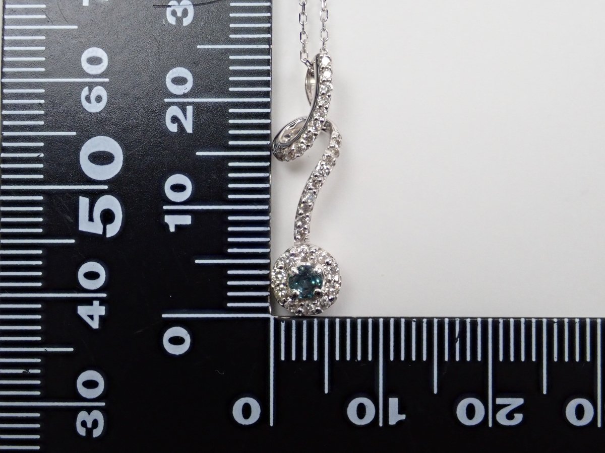 K18WGアレキサンドライト0.15ct ペンダント（ネックレス） - カラッツSTORE