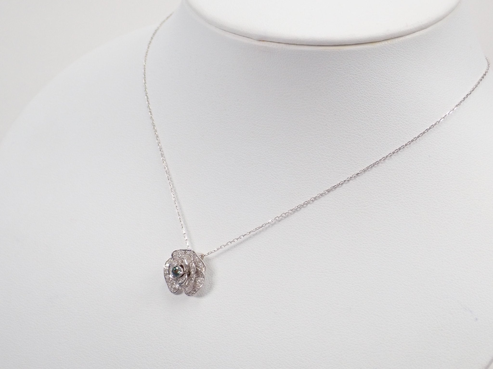 K18WGアレキサンドライト0.16ct ペンダント（ネックレス） - KARATZ STORE｜カラッツSTORE