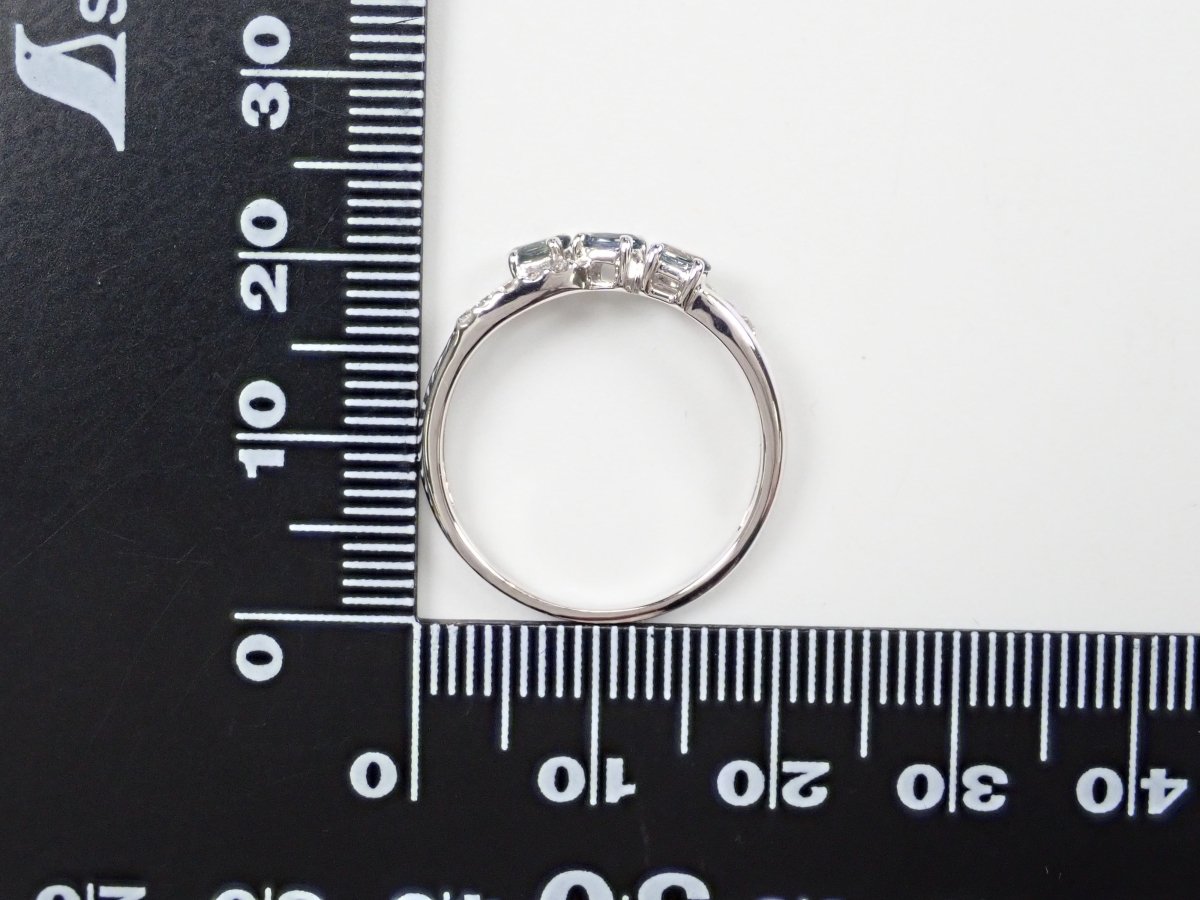 【カラフリ】K18WGアレキサンドライト0.34ct・ダイヤモンド0.11ctリング - カラッツSTORE