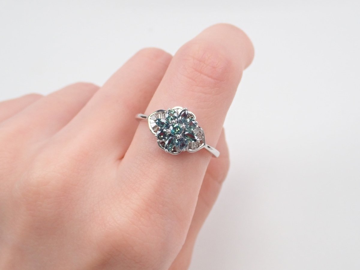 【カラフリ】K18WGアレキサンドライト0.63ct リング - カラッツSTORE