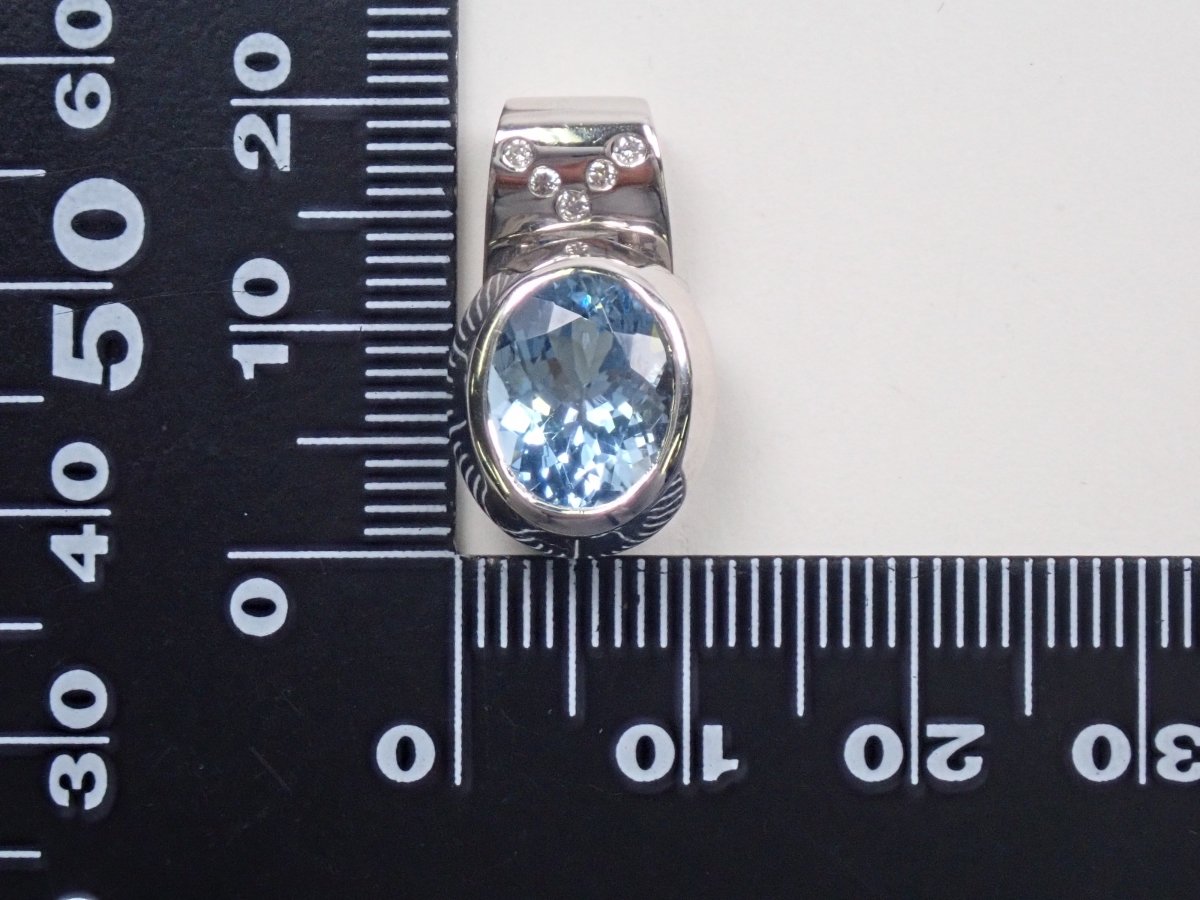 【カラフリ】K18WGアクアマリン2.33ct ペンダントトップ（ネックレストップ） - カラッツSTORE