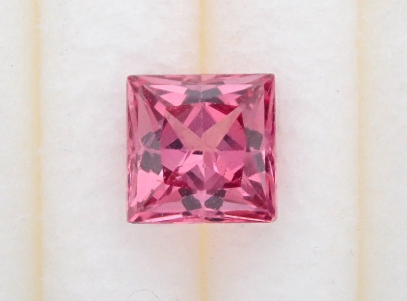 KEN] 艷粉紅尖晶石 0.350 克拉裸石（公主方形切割） – カラッツSTORE