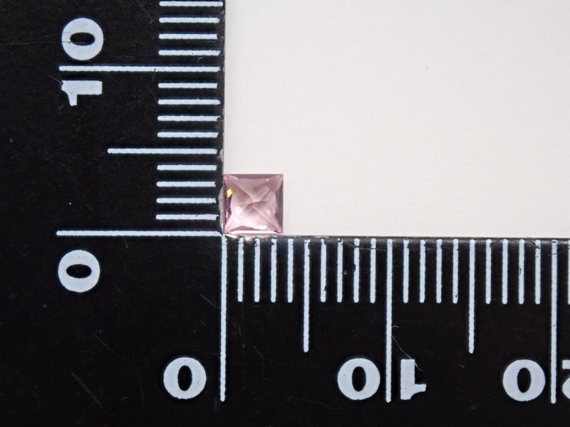 【KEN氏】ピンクスピネル 3.5mm/0.260ctルース（プリンセスカット） - カラッツSTORE