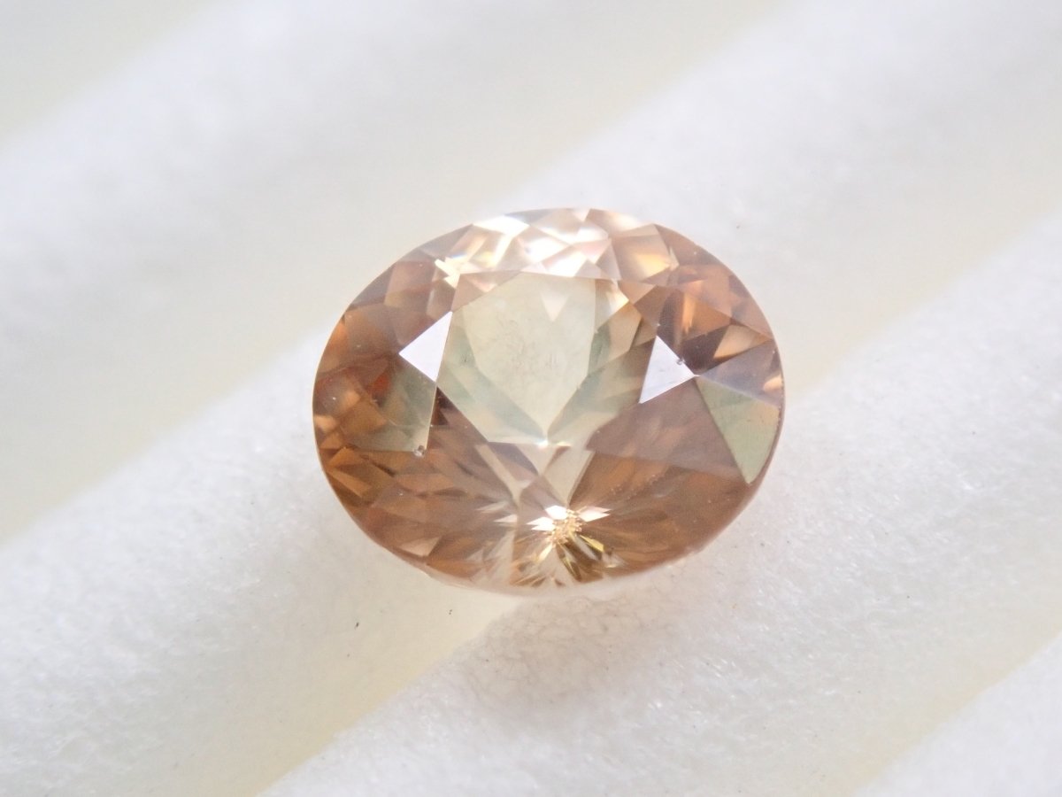 【KEN氏】ジルコン0.660ct 5mmルース - カラッツSTORE