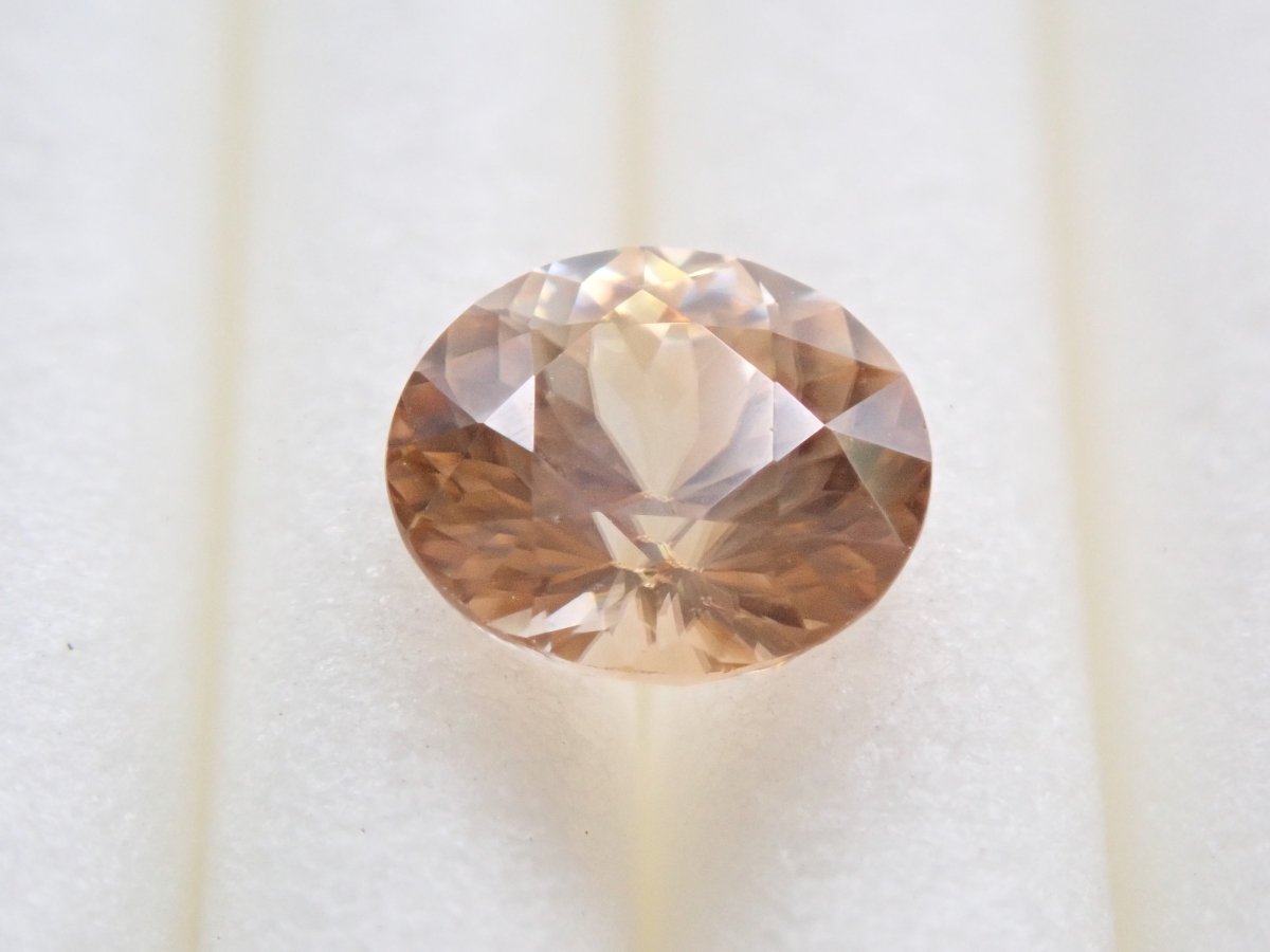 【KEN氏】ジルコン0.660ct 5mmルース - カラッツSTORE