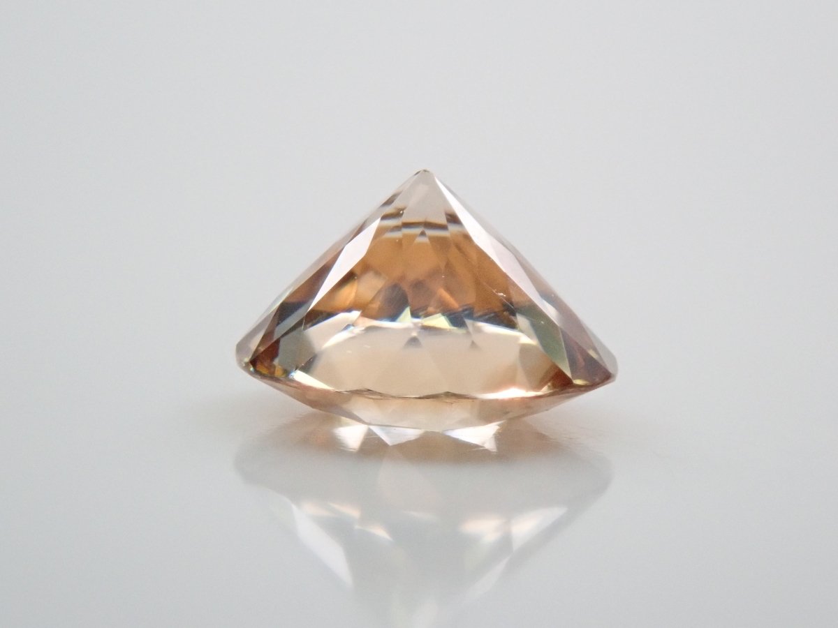 【KEN氏】ジルコン0.660ct 5mmルース - カラッツSTORE