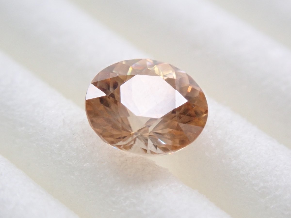 【KEN氏】ジルコン0.660ct 5mmルース - カラッツSTORE