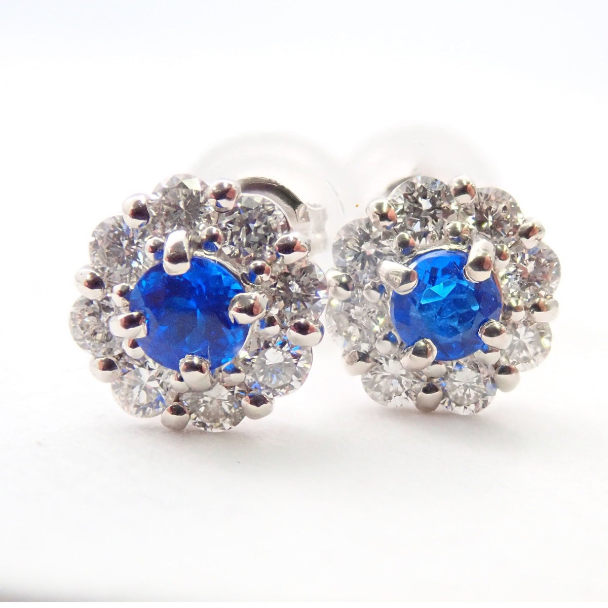 Pt900アウイナイト (蛍光タイプ) 0.14ct / 0.24ct ピアス