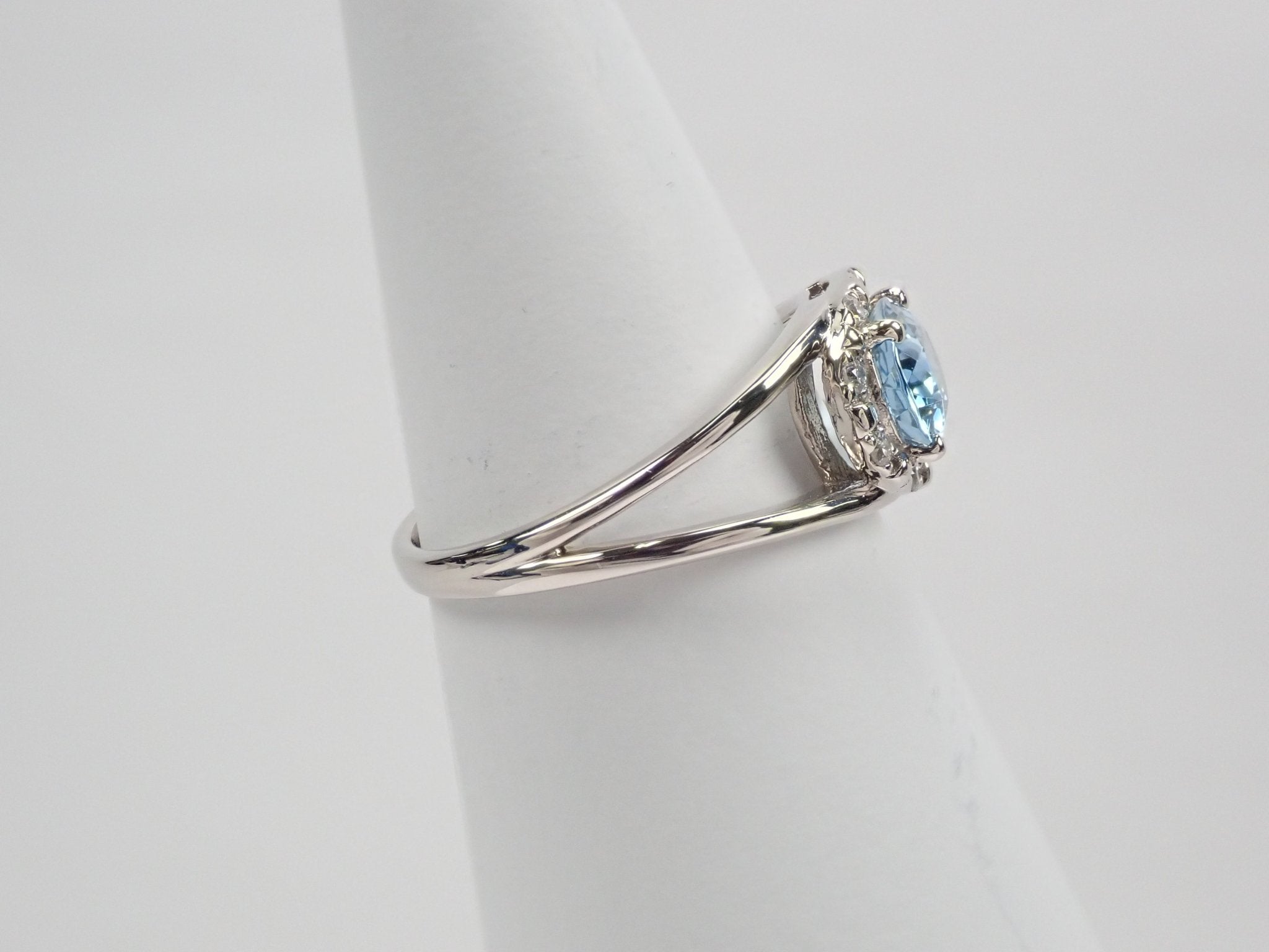 Pt900アクアマリン0.82ct リング - KARATZ STORE｜カラッツSTORE