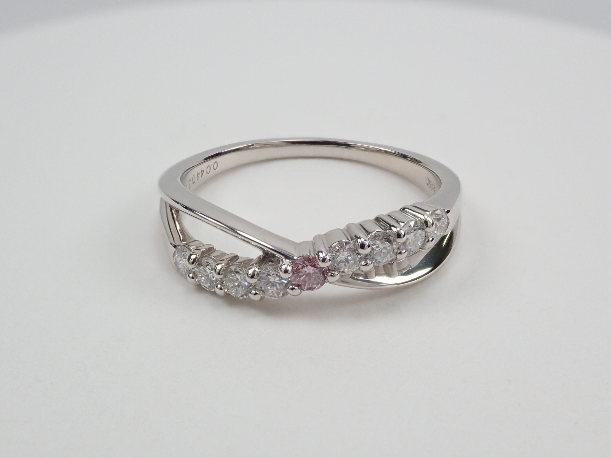 Pt950ピンクダイヤモンド0.044ct リング（FANCY LIGHT PURPLISH PINK ） - KARATZ STORE｜カラッツSTORE