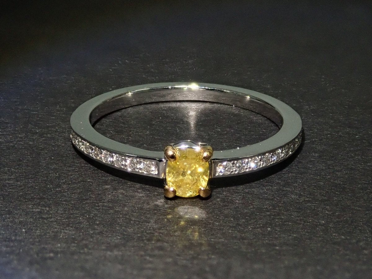 Pt950イエローダイヤモンド0.186ct リング（FANCY VIVID YELLOW,I-1） - カラッツSTORE