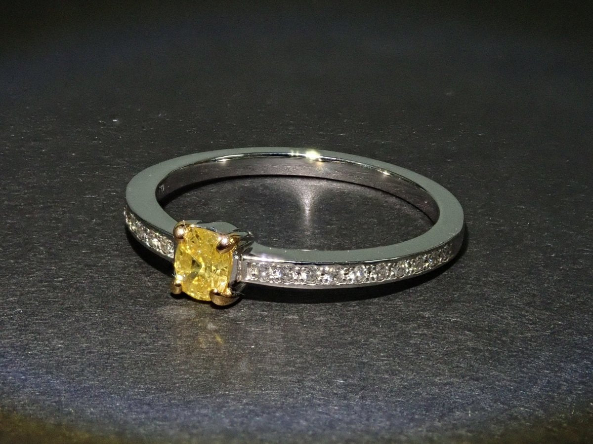 Pt950イエローダイヤモンド0.186ct リング（FANCY VIVID YELLOW,I-1） - カラッツSTORE