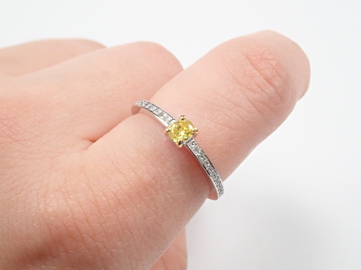 Pt950イエローダイヤモンド0.186ct リング（FANCY VIVID YELLOW,I-1） - カラッツSTORE