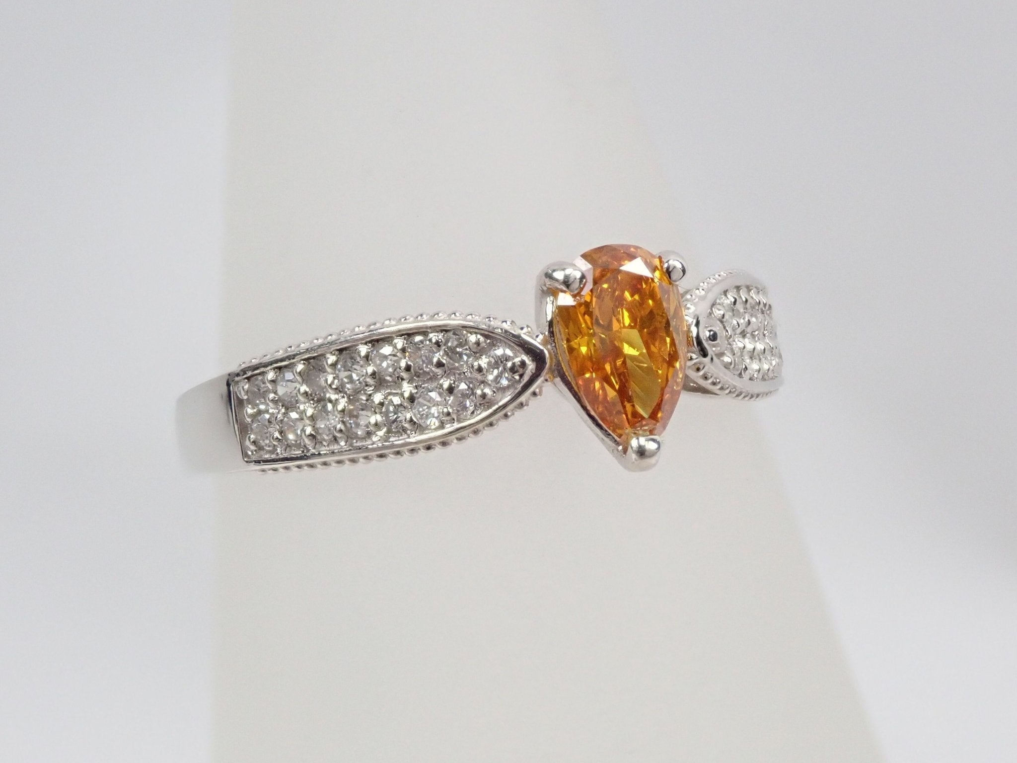 Pt950オレンジダイヤモンド0.338ct リング（FANCY DEEP YELLOWISH ORANGE） - KARATZ STORE｜カラッツSTORE