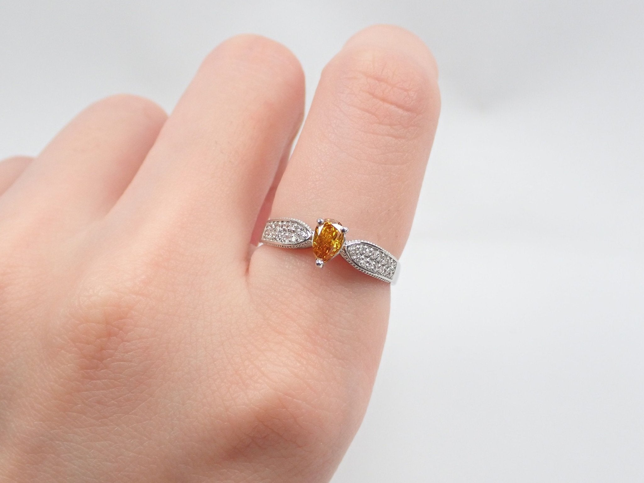 Pt950オレンジダイヤモンド0.338ct リング（FANCY DEEP YELLOWISH ORANGE） - KARATZ STORE｜カラッツSTORE