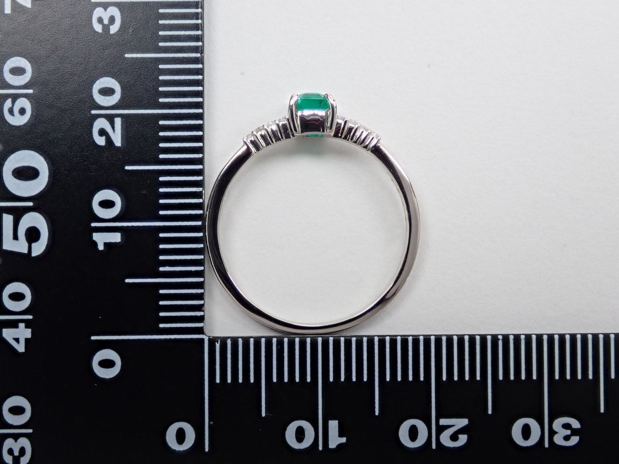 Pt950エメラルド0.346ct リング - KARATZ STORE｜カラッツSTORE