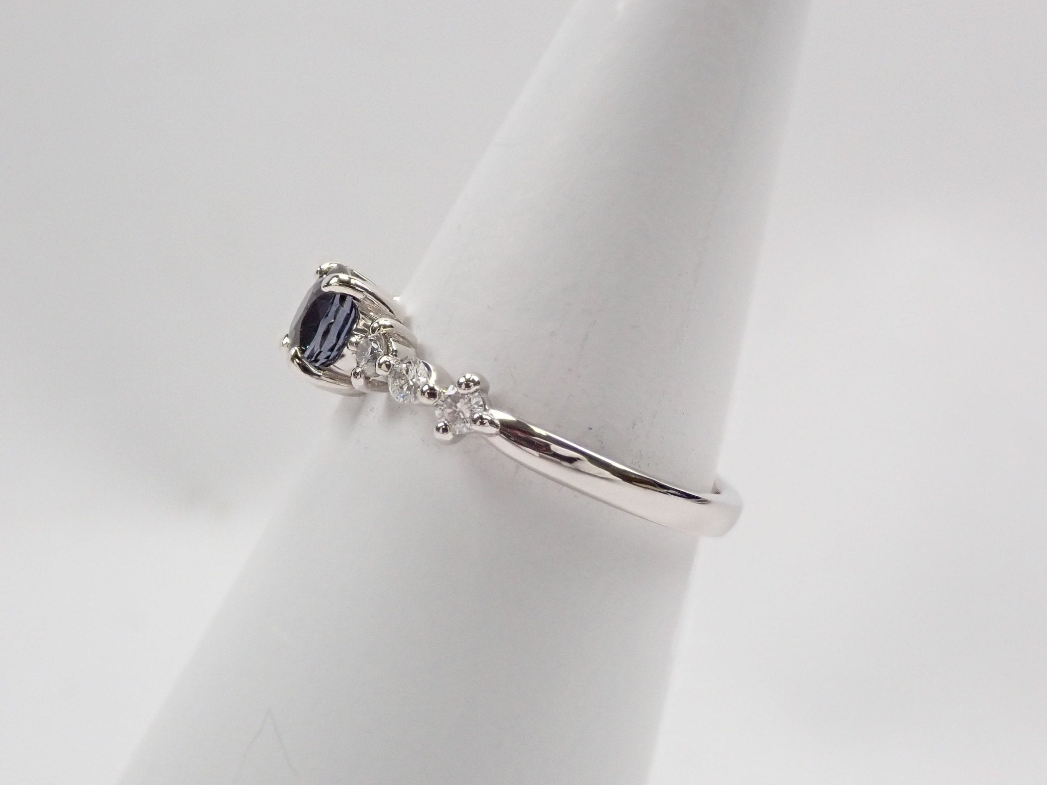 Pt950カラーチェンジガーネット0.523ct リング - KARATZ STORE｜カラッツSTORE