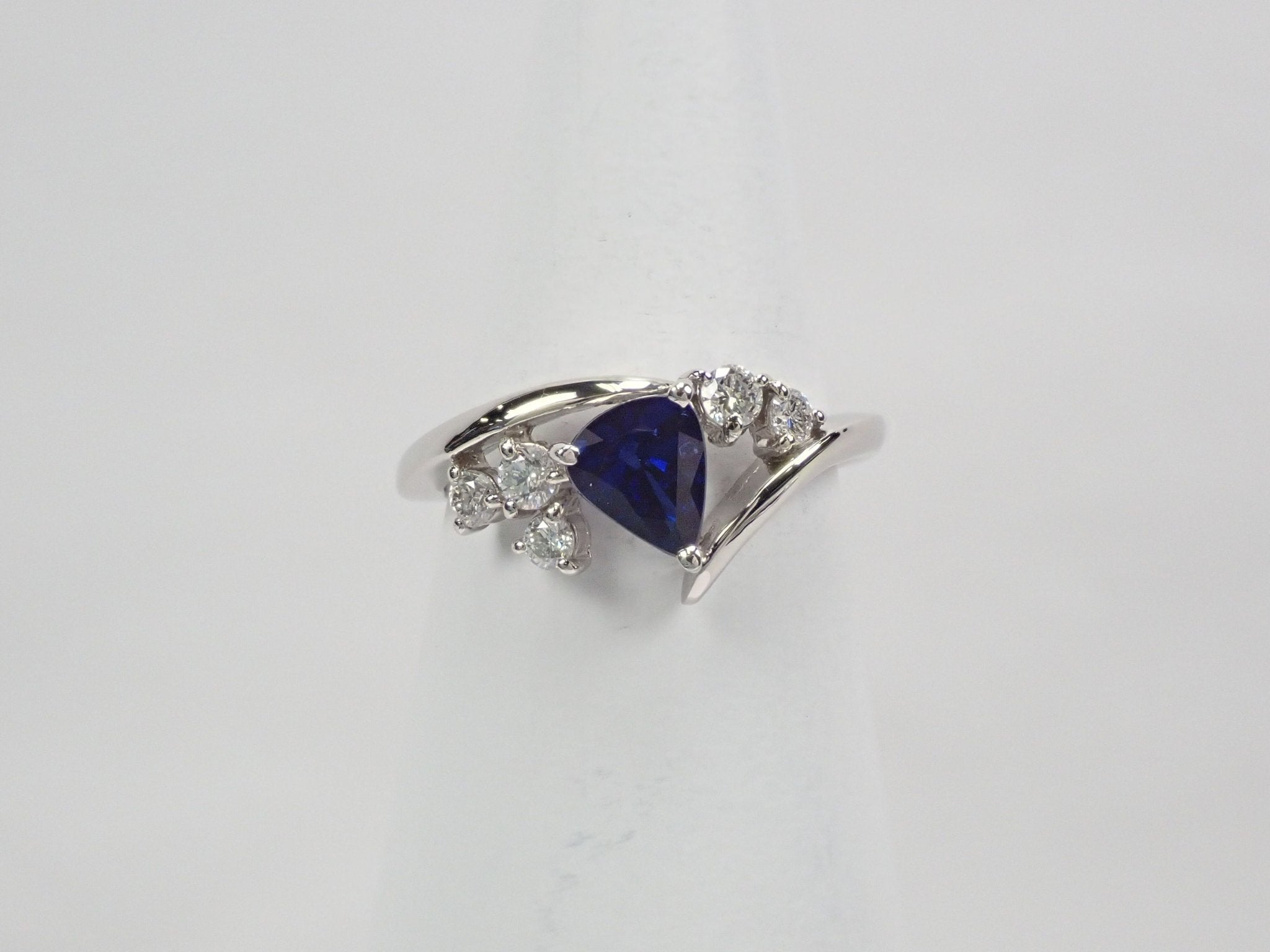 Pt950ロイヤルブルーサファイア0.73ct リング GIA付 - KARATZ STORE｜カラッツSTORE