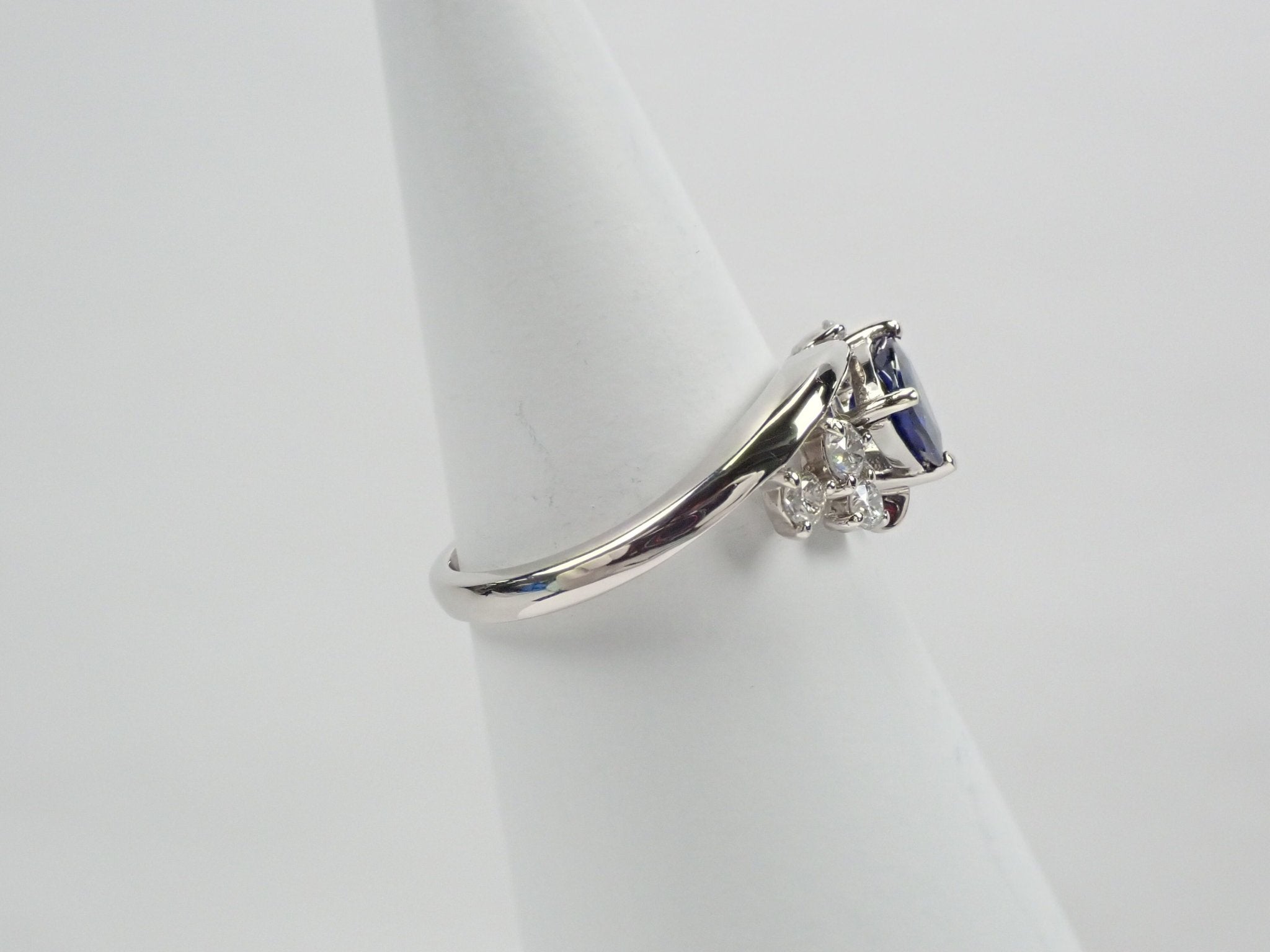 Pt950ロイヤルブルーサファイア0.73ct リング GIA付 - KARATZ STORE｜カラッツSTORE