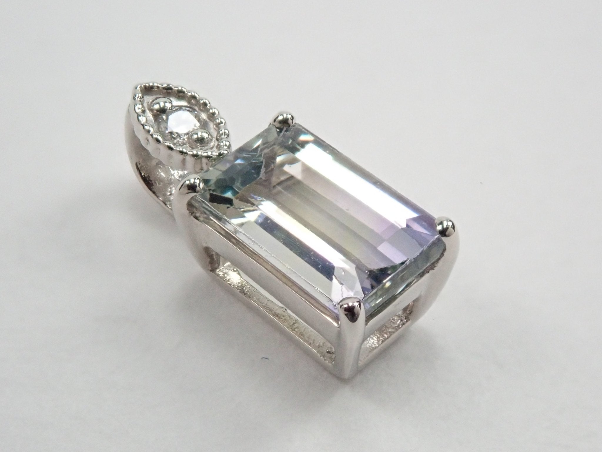 Pt950バイカラータンザナイト0.806ct ペンダントトップ（ネックレストップ） - KARATZ STORE｜カラッツSTORE